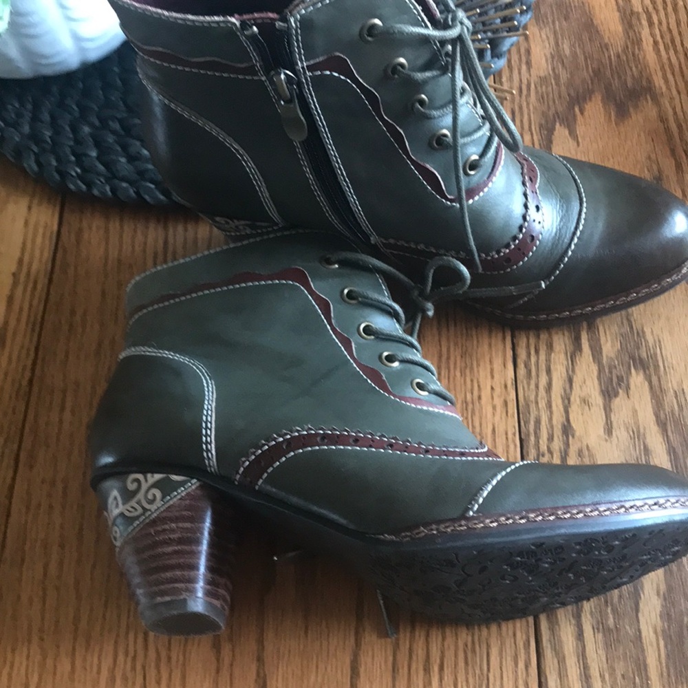 Gemma 38 green booties Chelsea Crew Black Label